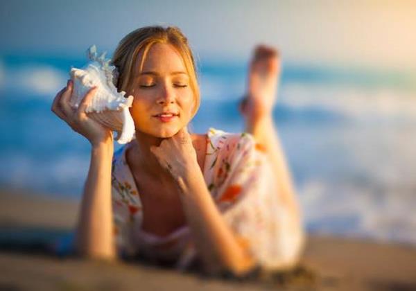 Listen to the waves...