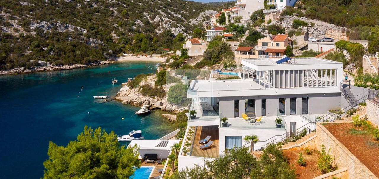 Villa Extravaganza 38