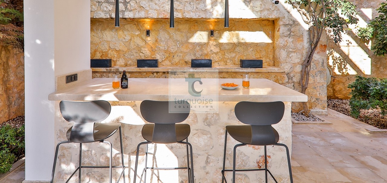 Villa Lavaya Outside Bar Ground Floor